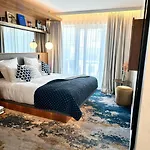 Card Hotel