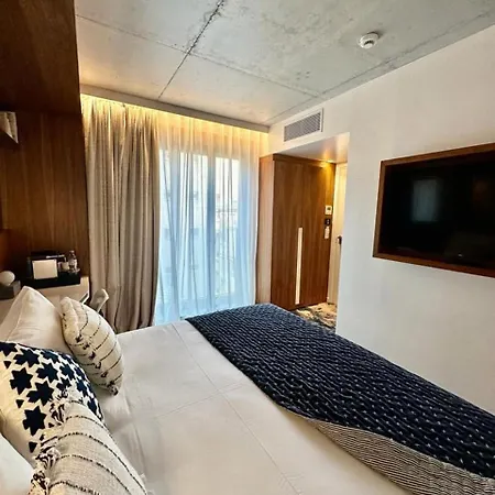 Card Hotel