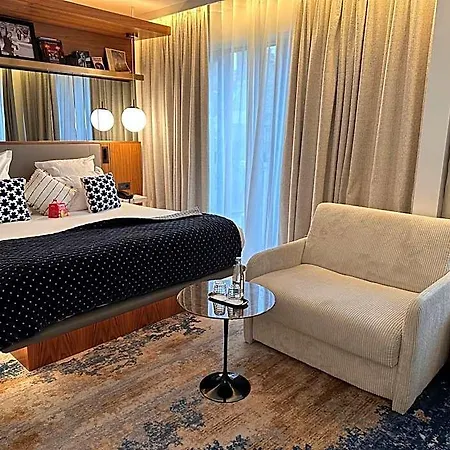 Card Hotel Paris
