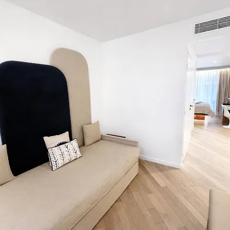 Card Hotel